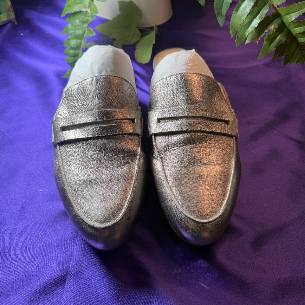 📌Tahari Flora Leather Flat Slip on Metallic Champagne Mules 9.5 M